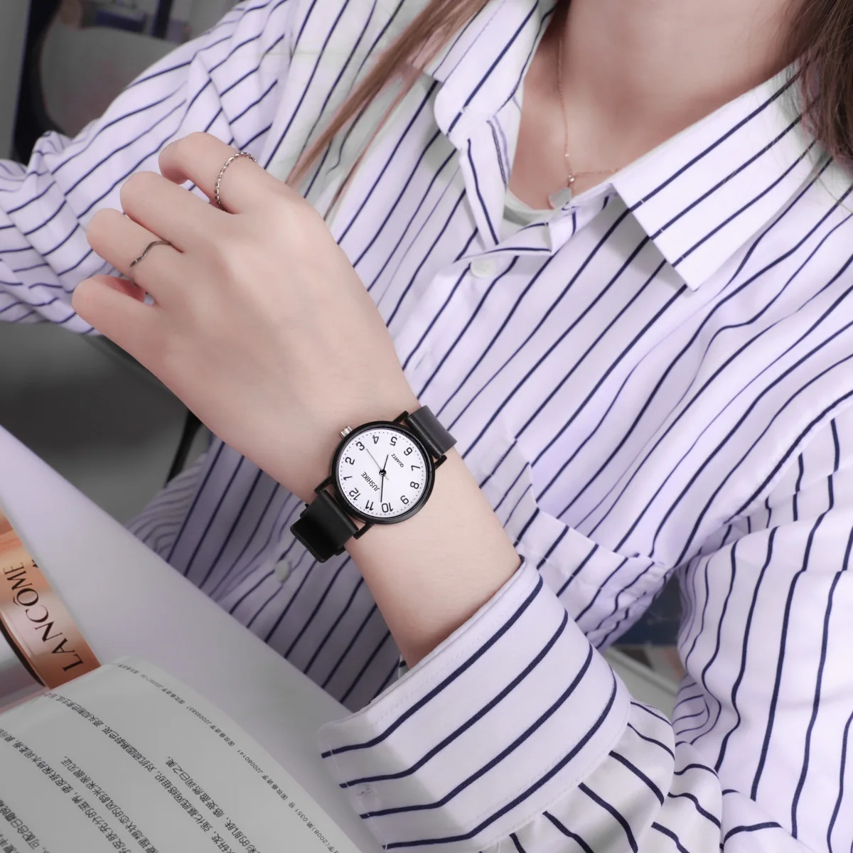 Einfache schwarze Uhr Quarzuhr – Luxury Watch Quality Bewertung und Preis