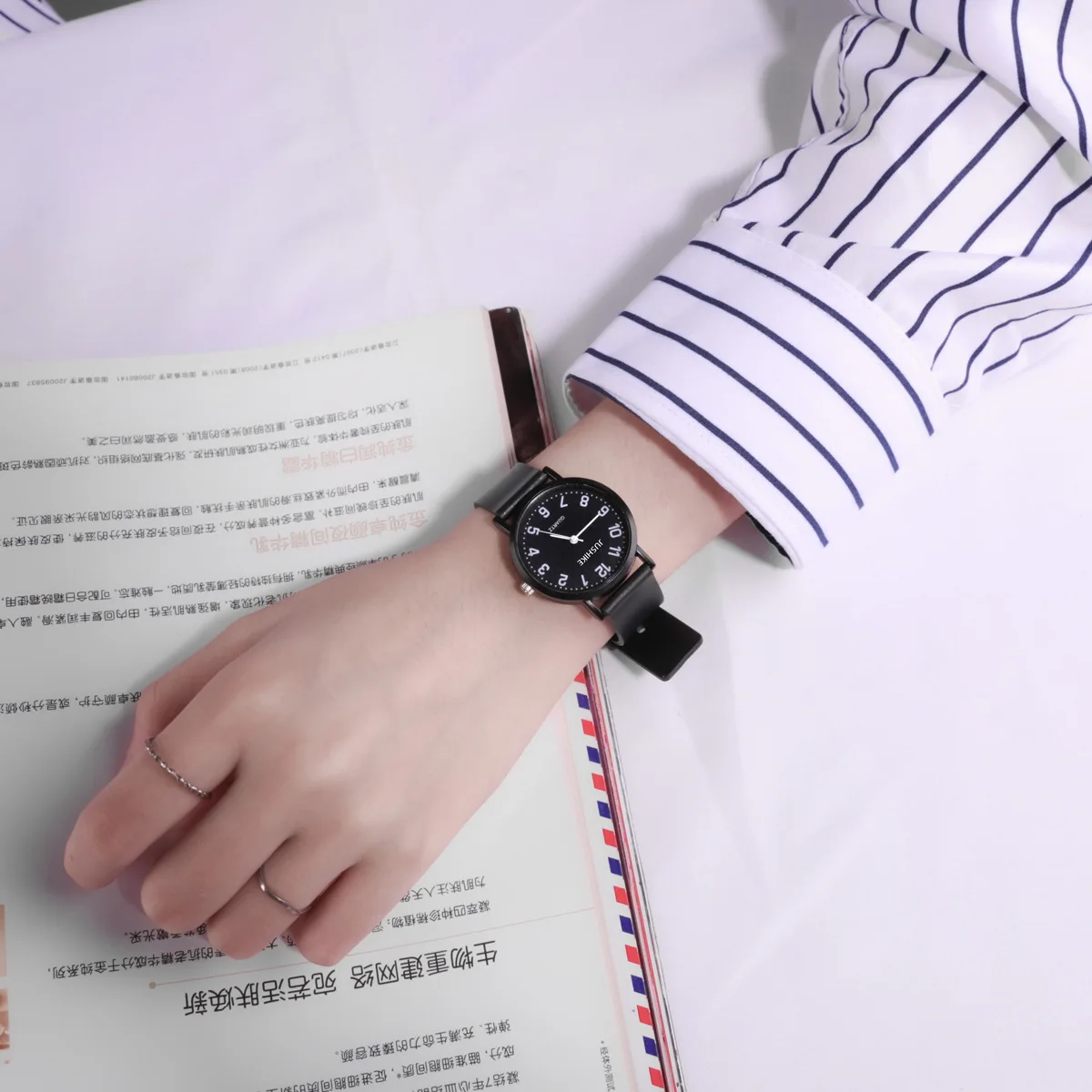 Einfache schwarze Uhr Quarzuhr – Luxury Watch Quality Bewertung und Preis